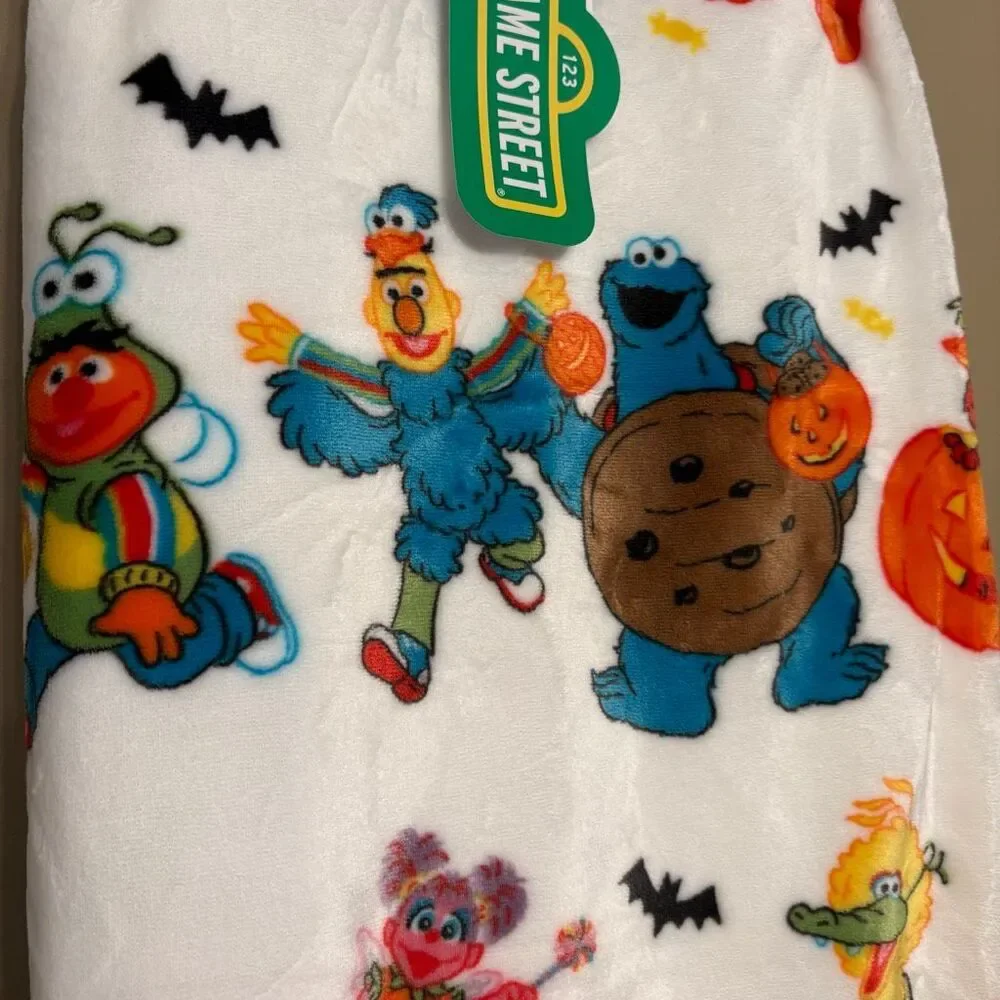 Sesame Street Halloween 50x60” Throw Blanket Elmo Cookie Monster Big Bird NWT